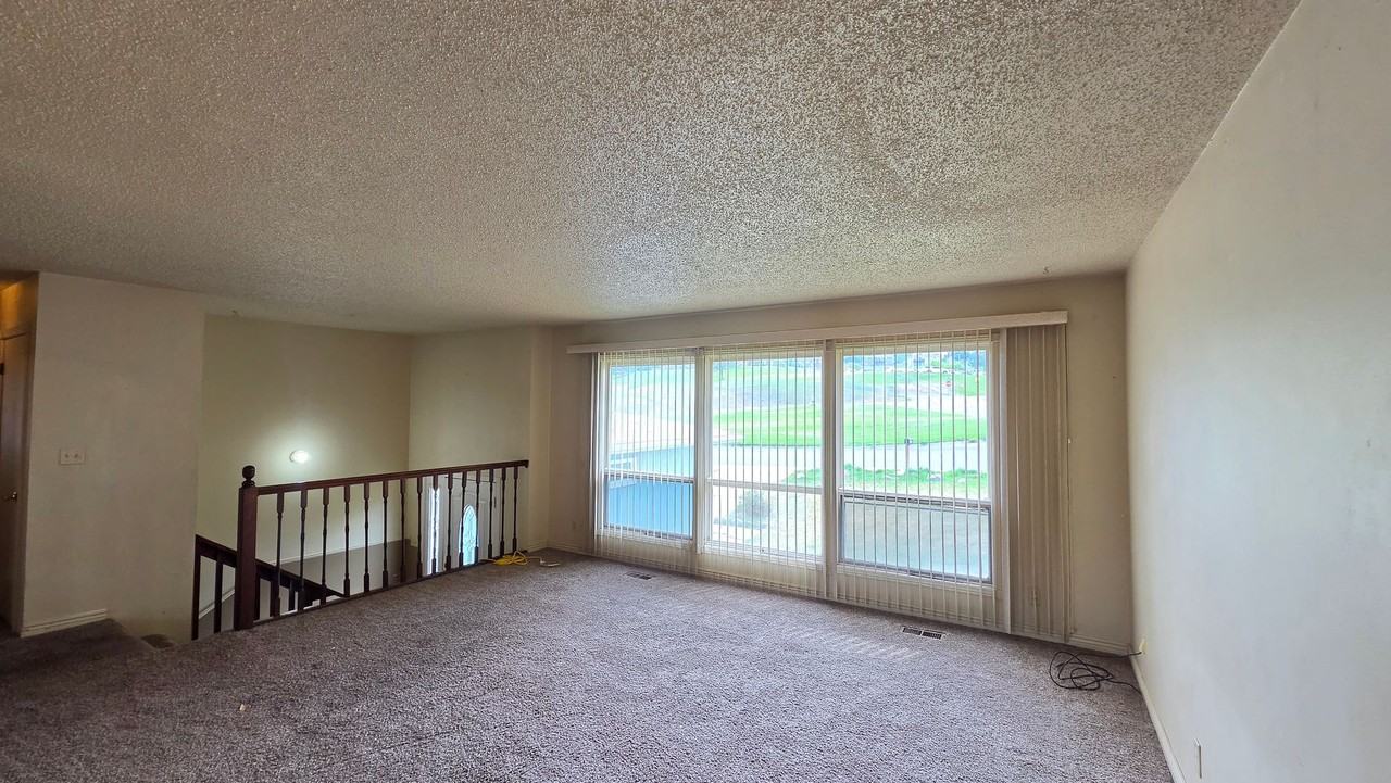 2240 55th St - Photo 4 of 28