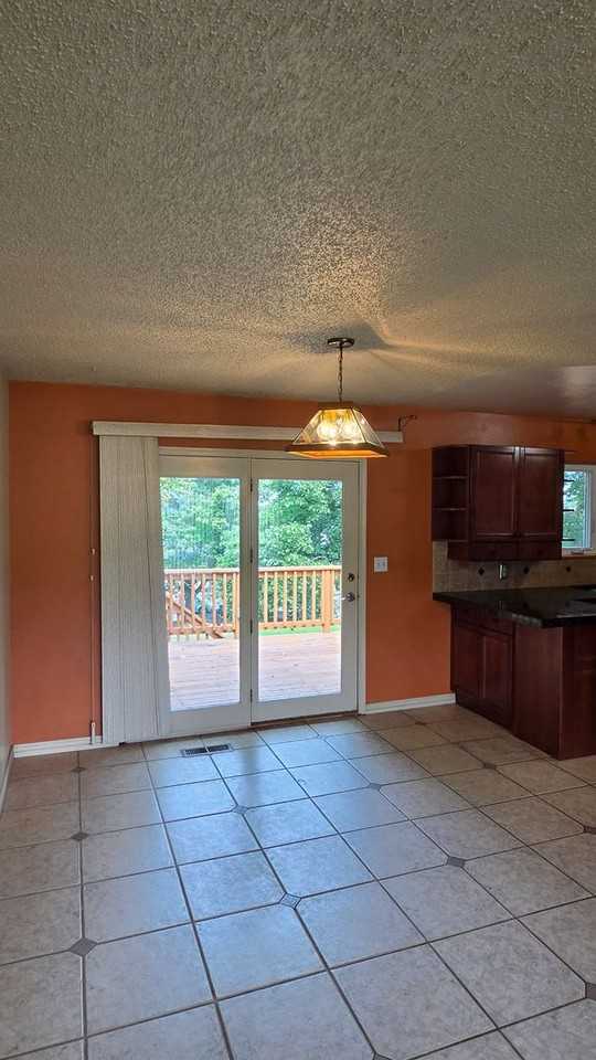 2240 55th St - Photo 5 of 28