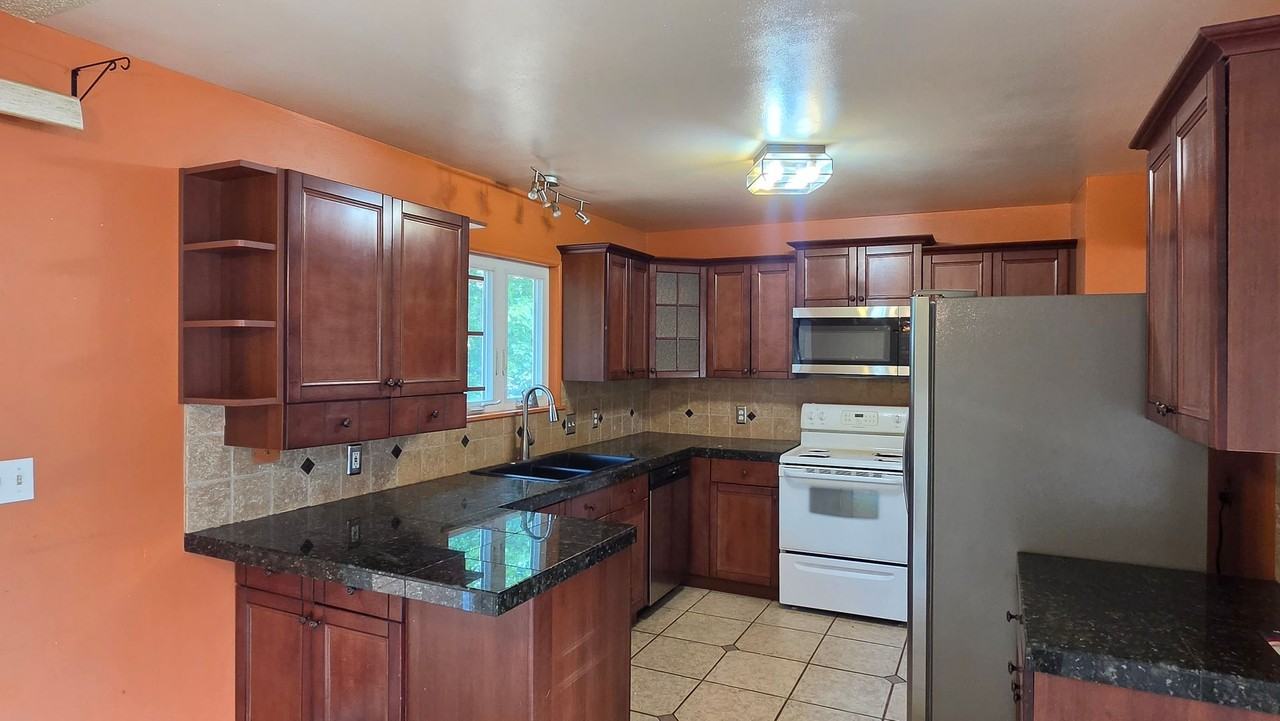 2240 55th St - Photo 6 of 28
