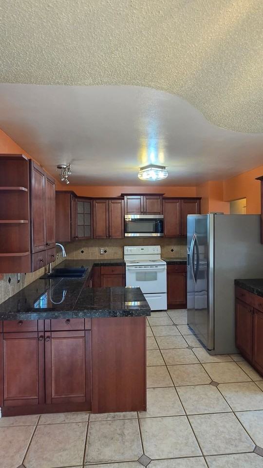 2240 55th St - Photo 7 of 28