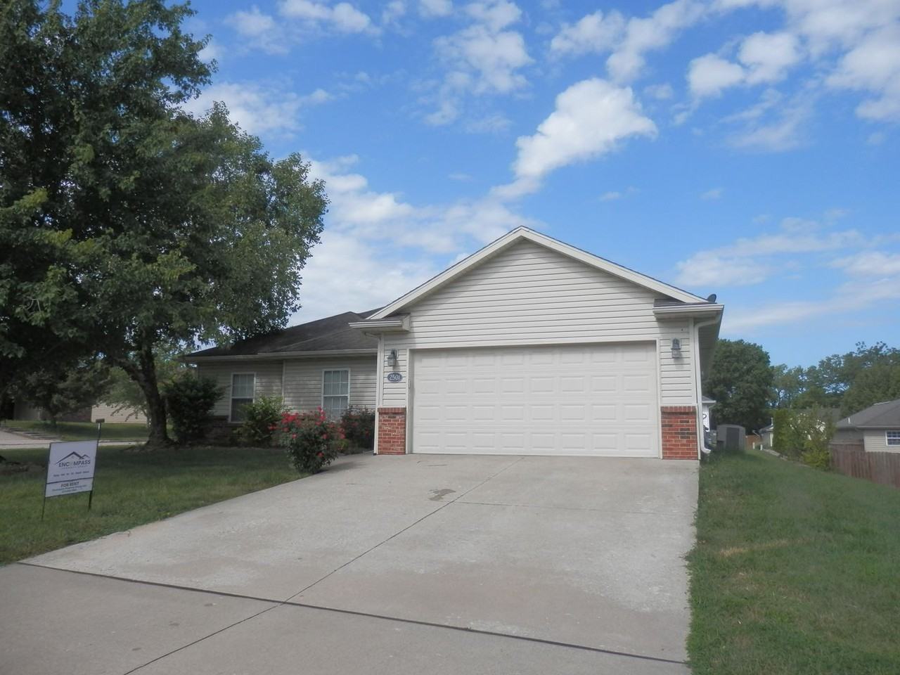 2501 Mcclure Dr - Photo 2 of 18