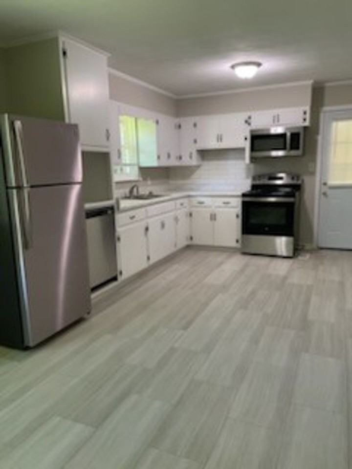 740 Haywood Dr Nw - Photo 3 of 10