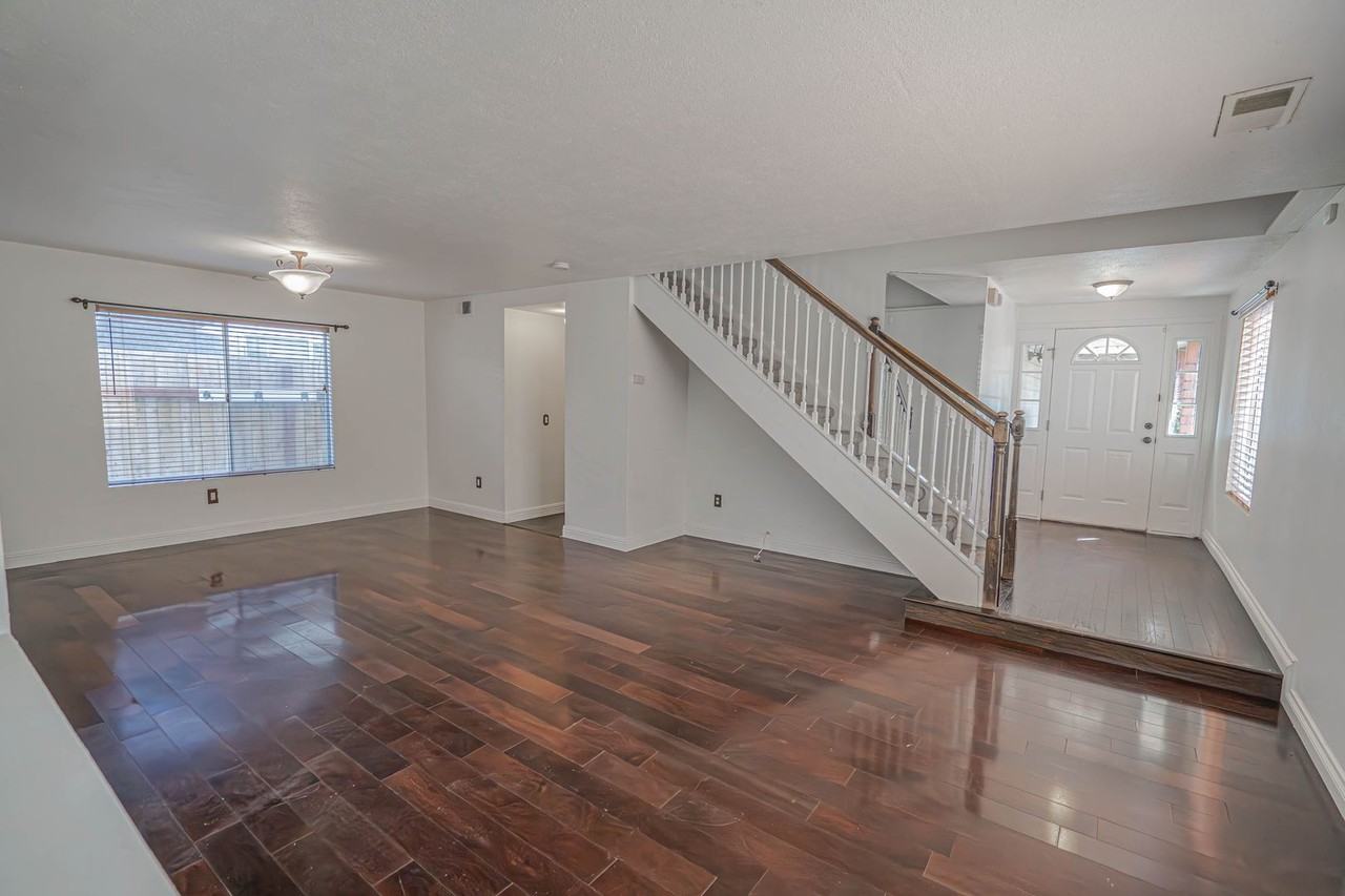 26911 Terri Dr - Photo 2 of 23