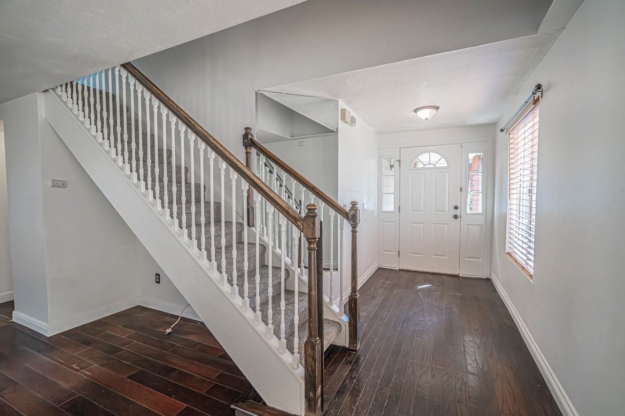 26911 Terri Dr - Photo 3 of 23