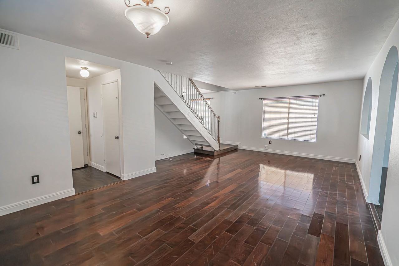 26911 Terri Dr - Photo 4 of 23