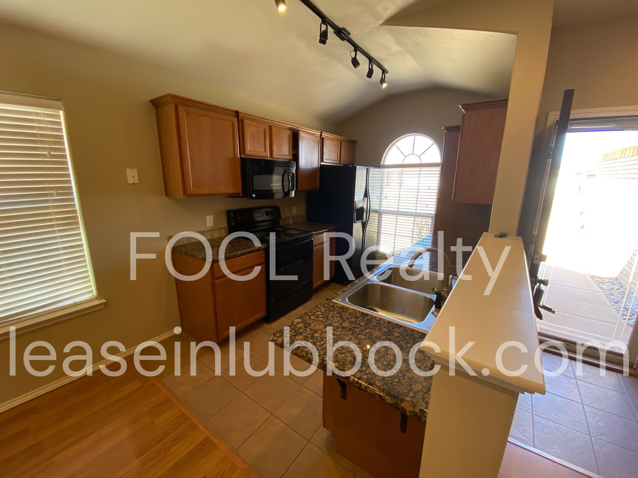 6529 92nd St - Photo 3 of 10