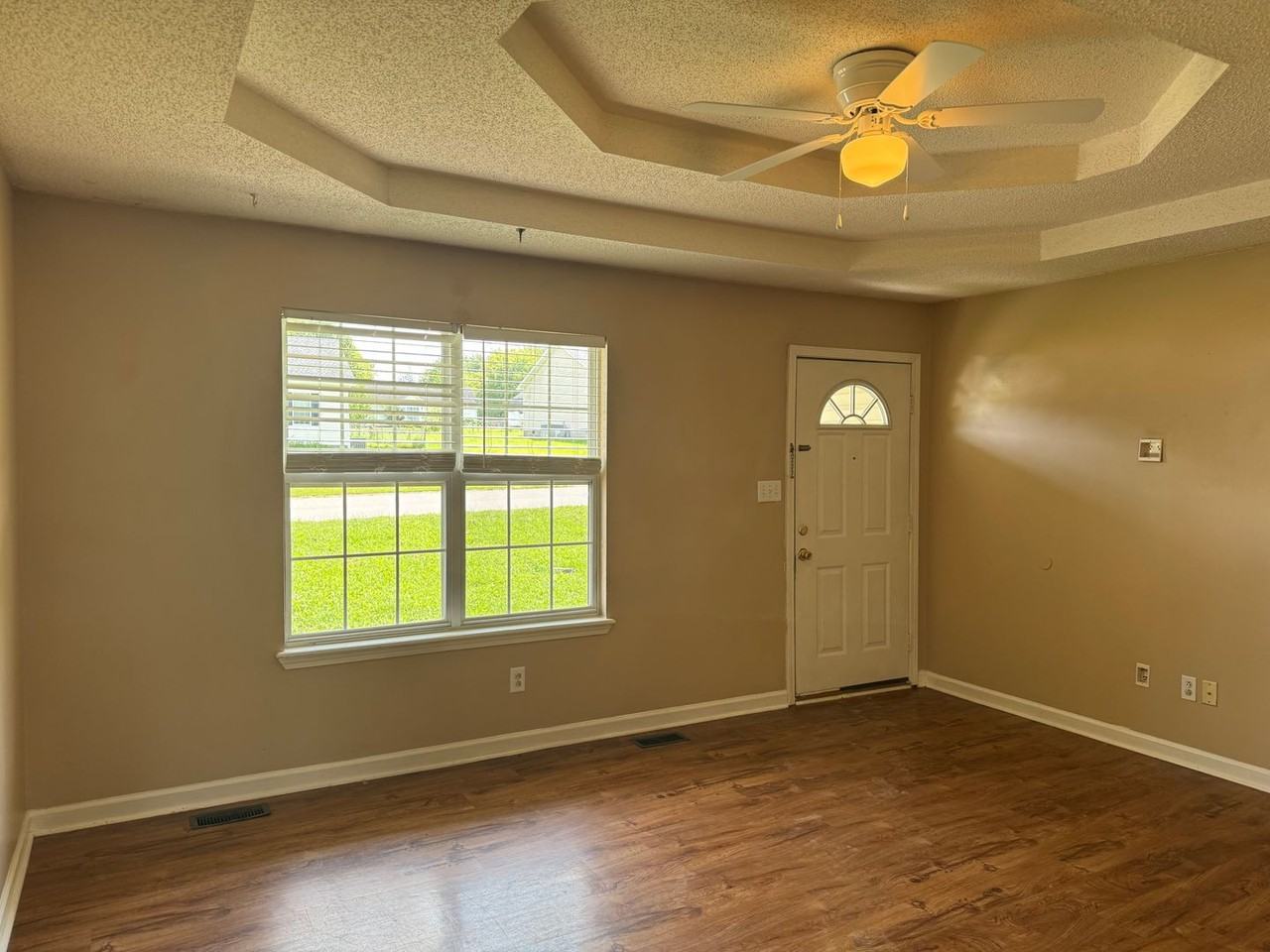 537 Indian Ave - Photo 3 of 36