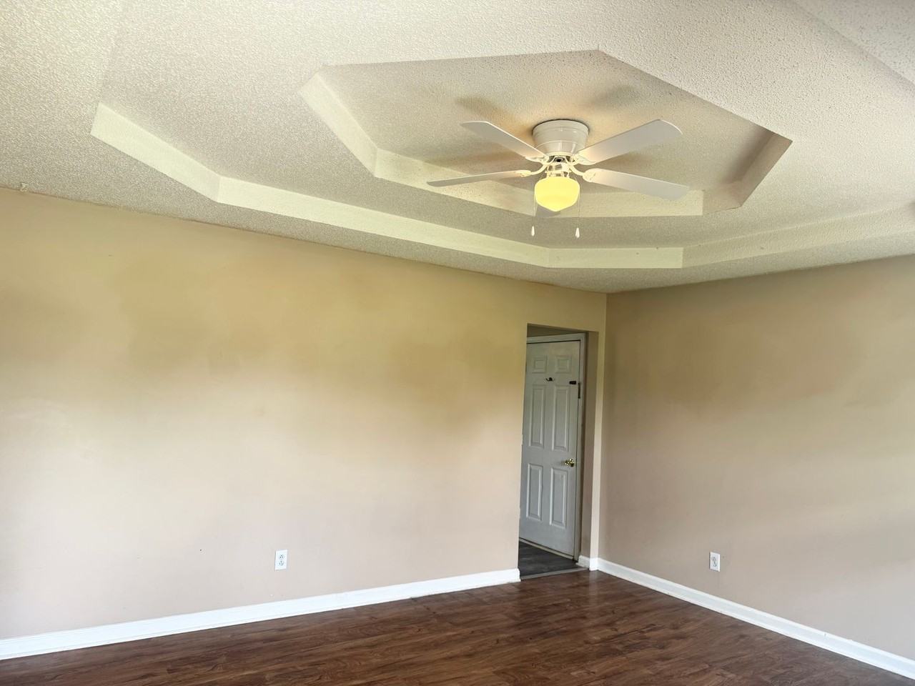 537 Indian Ave - Photo 4 of 36