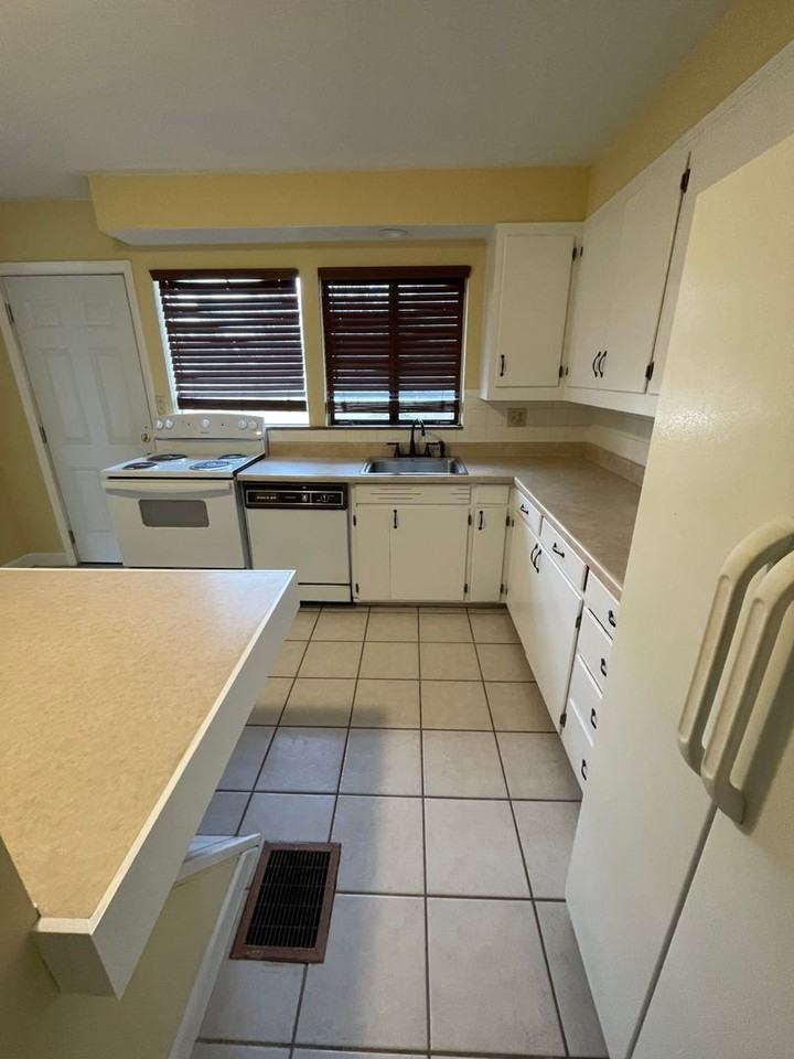 1934 Langham Rd - Photo 7 of 17