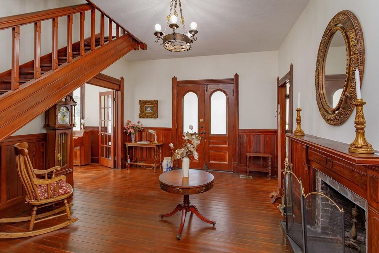 593 W Church Ave - Photo 5 of 35