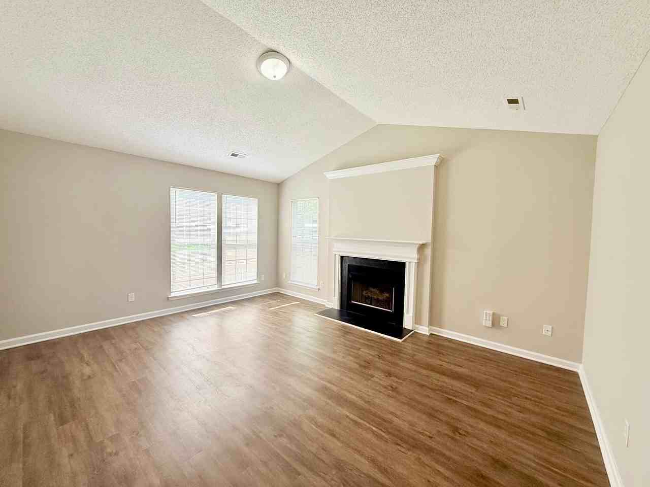 1706 Oakdale Green Dr - Photo 2 of 15