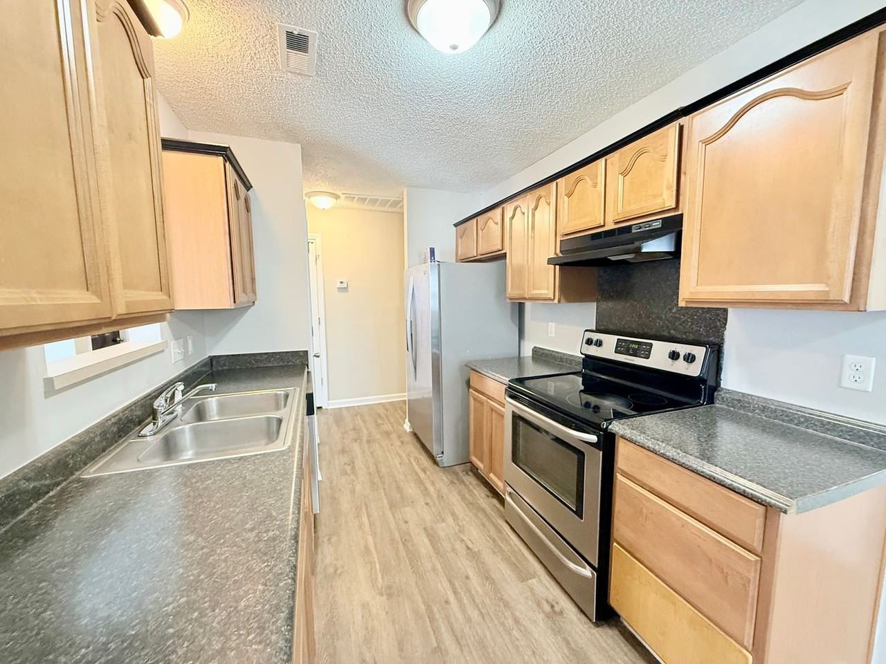 1706 Oakdale Green Dr - Photo 4 of 15