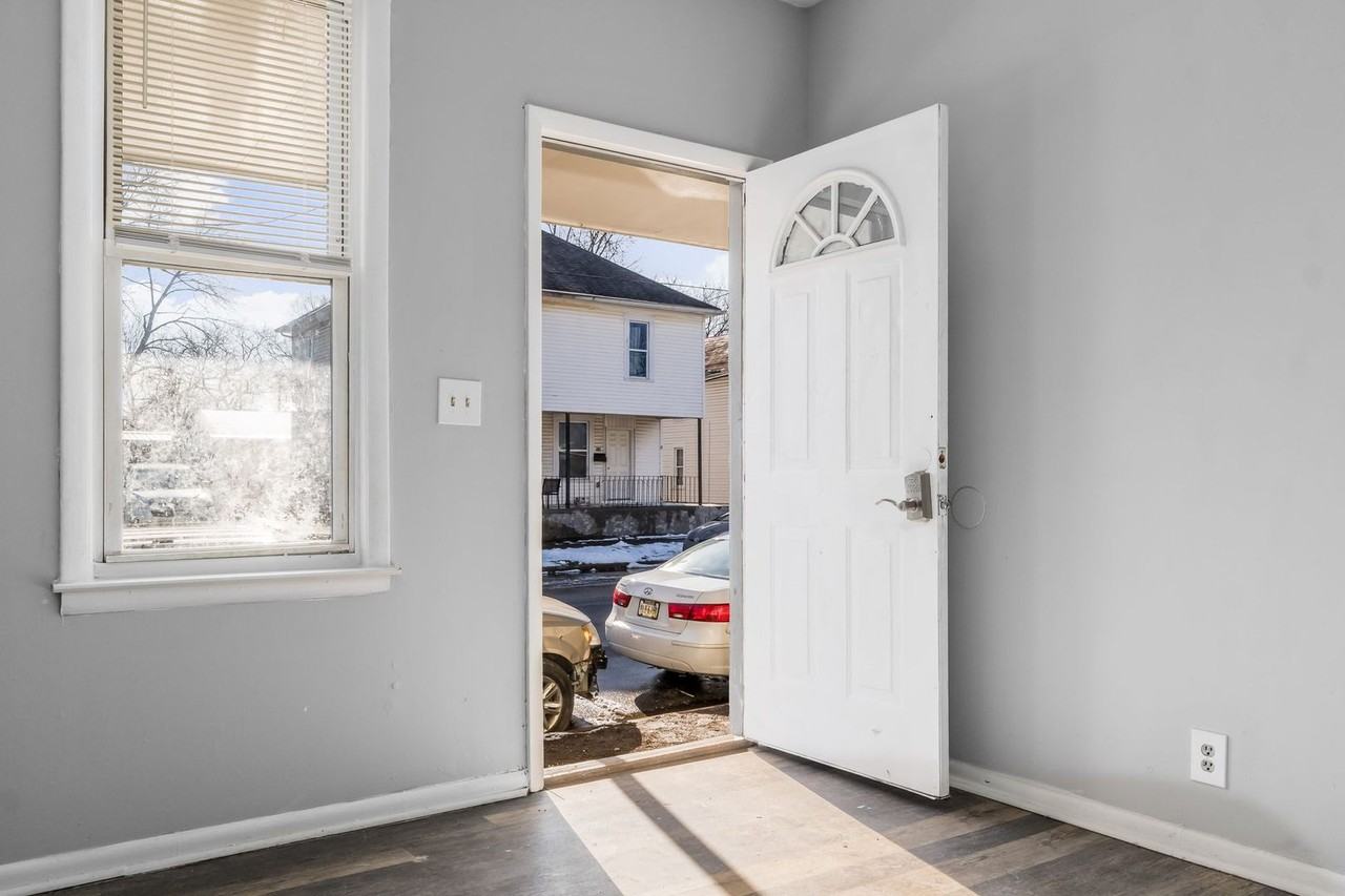 801 W 5th Ave - Photo 4 of 18
