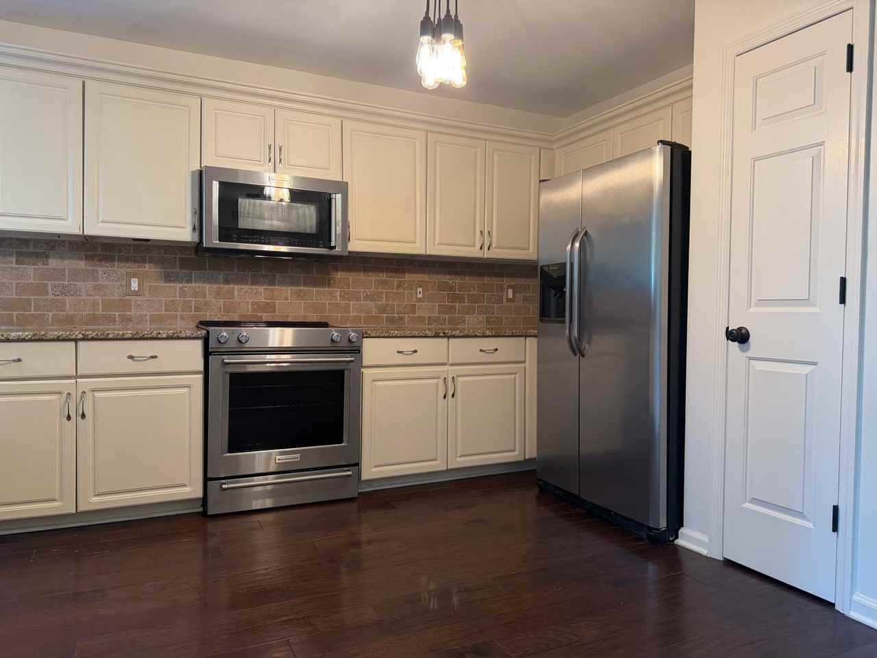 303 Norvich Ct - Photo 4 of 34