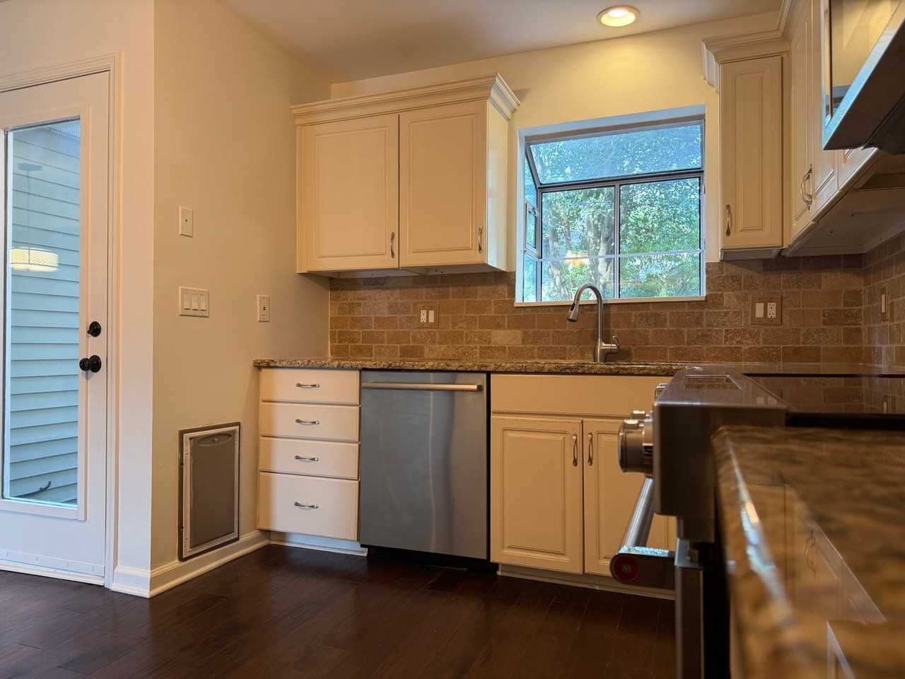 303 Norvich Ct - Photo 6 of 34