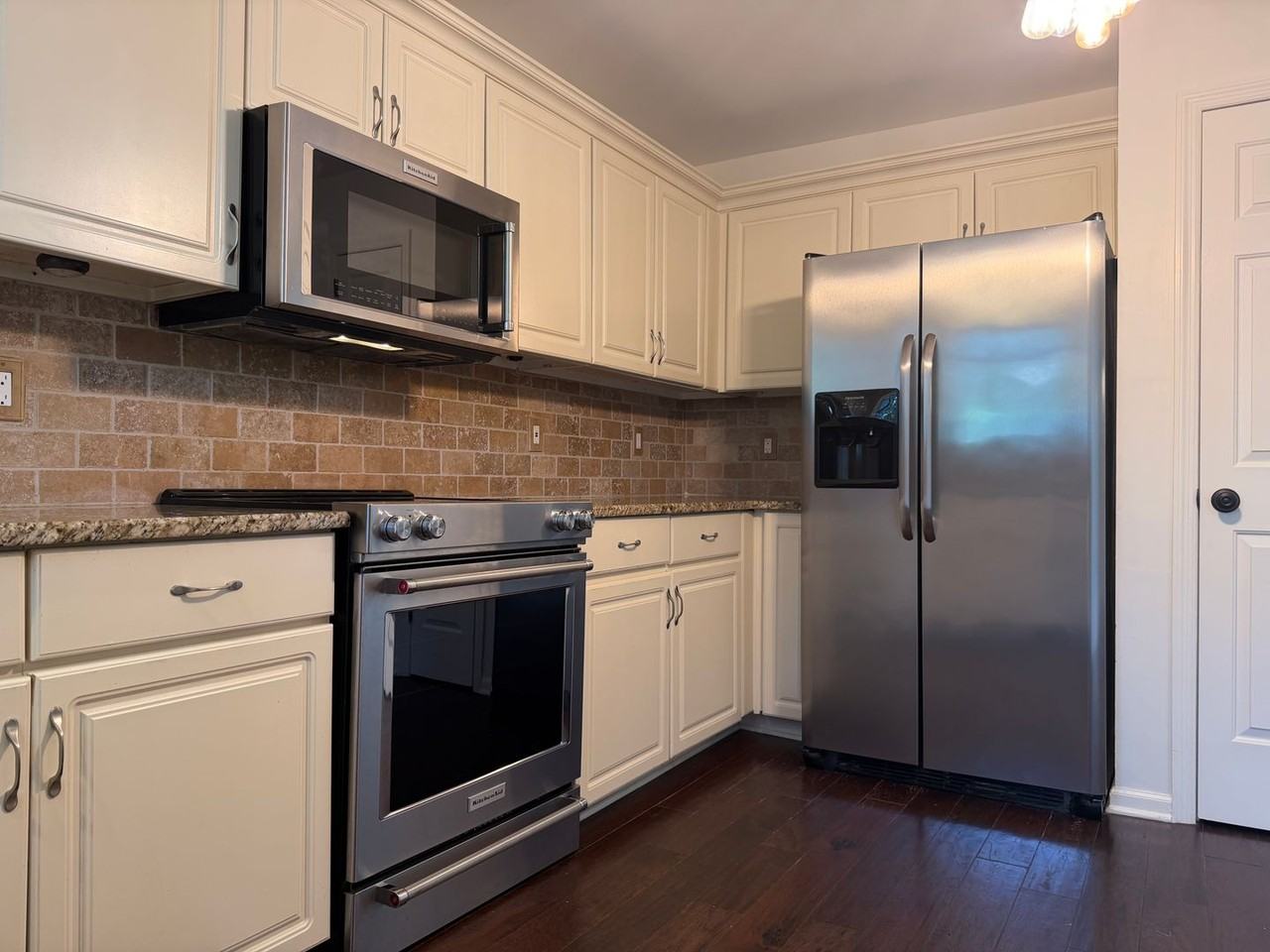 303 Norvich Ct - Photo 7 of 34