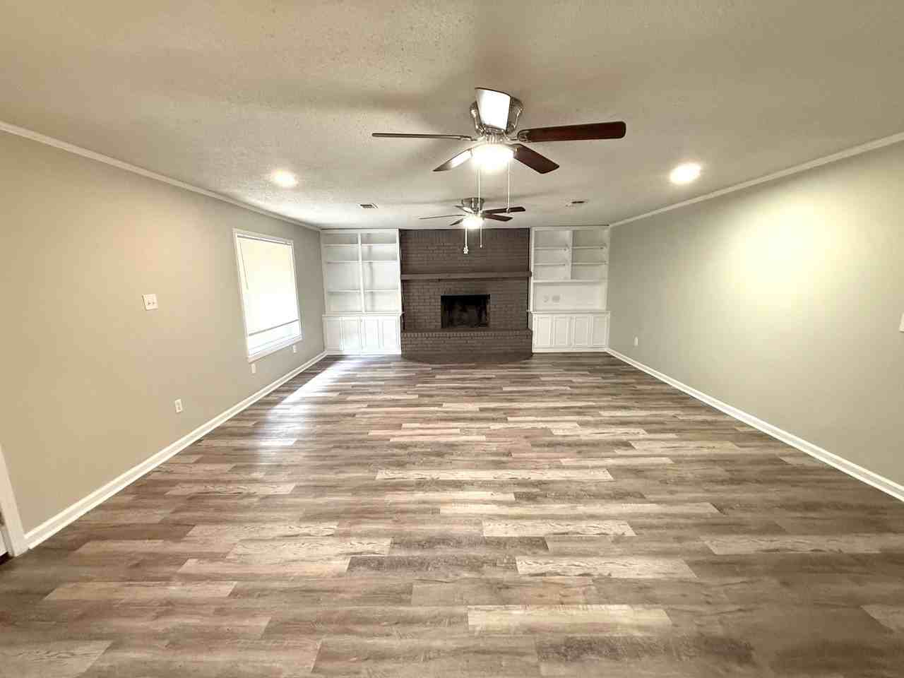 402 Mulligan Dr - Photo 3 of 12