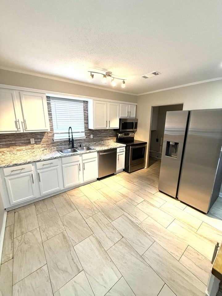 402 Mulligan Dr - Photo 4 of 12