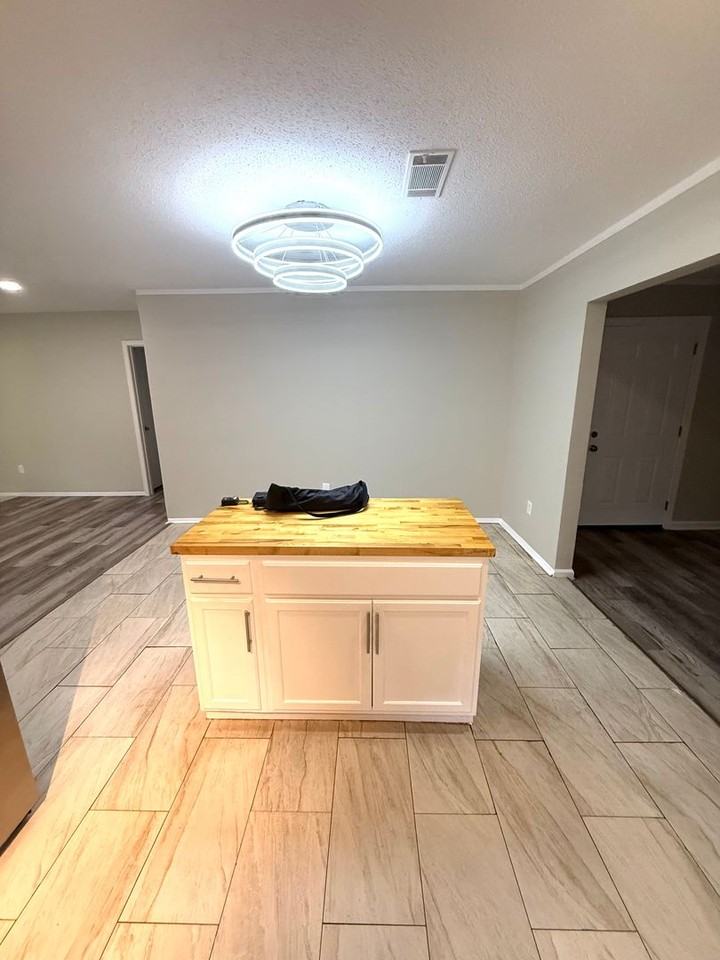 402 Mulligan Dr - Photo 5 of 12