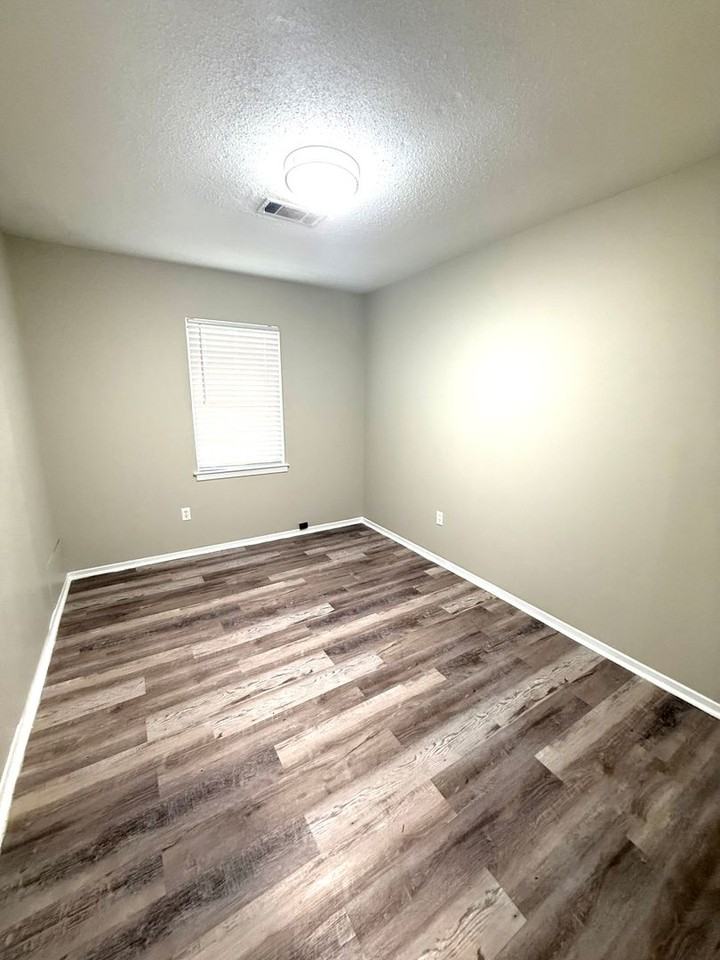 402 Mulligan Dr - Photo 6 of 12