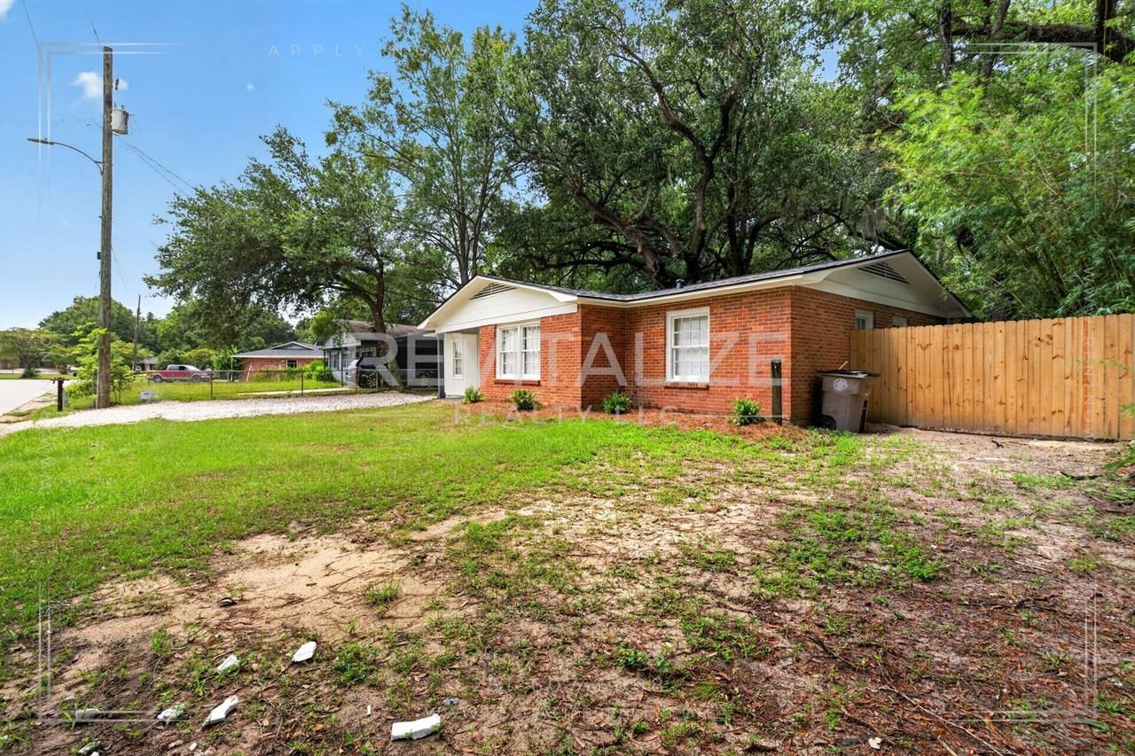 2900 Lott Dr - Photo 5 of 37