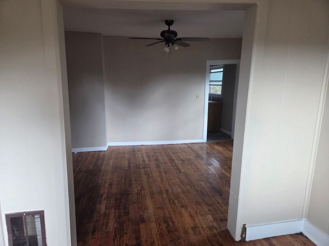 630 Carbon St - Photo 2 of 7
