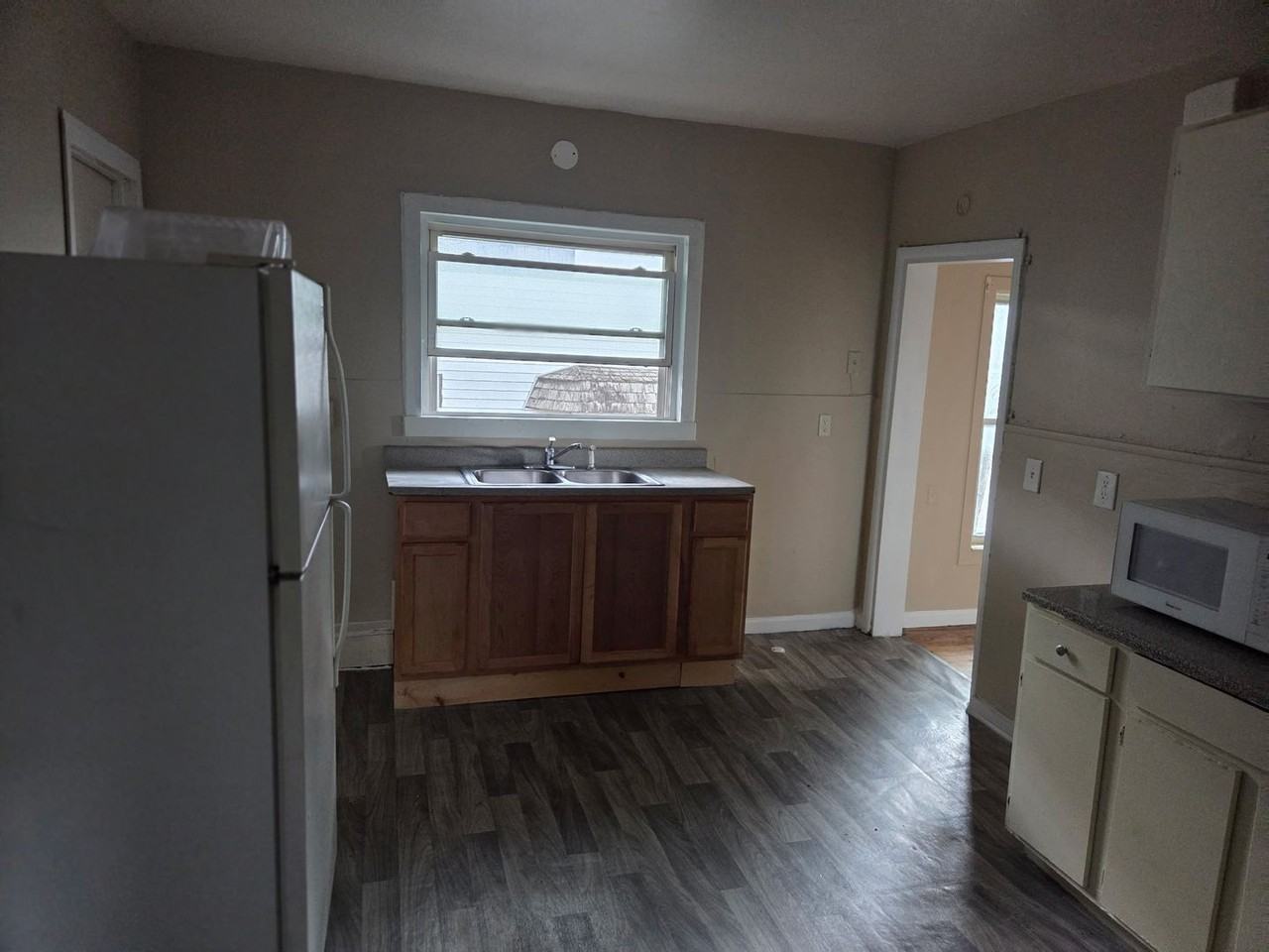 630 Carbon St - Photo 7 of 7