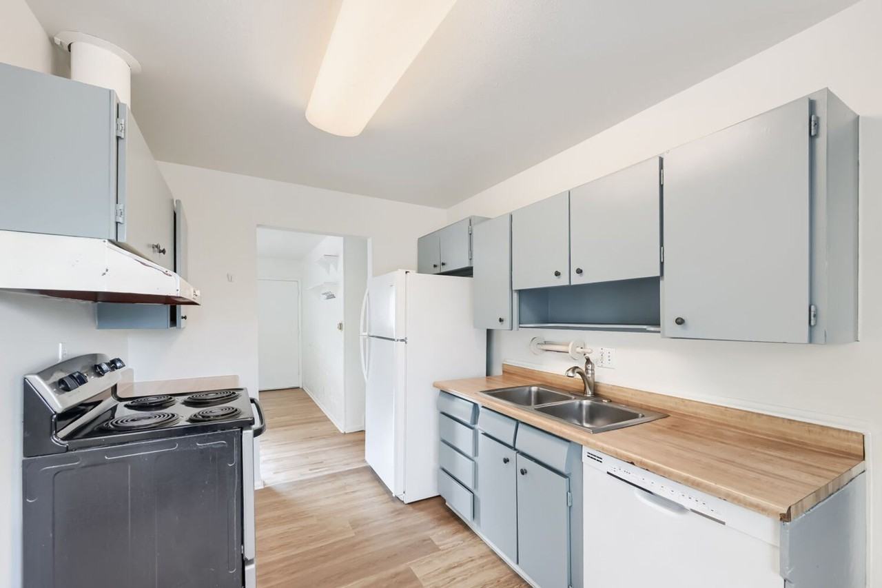 120 S 42nd St - Photo 3 of 12