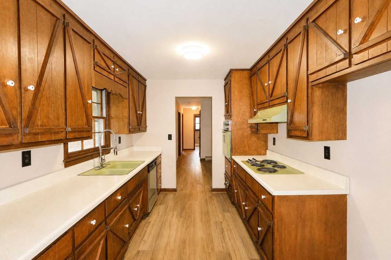 3750 Robinson Dr - Photo 3 of 12