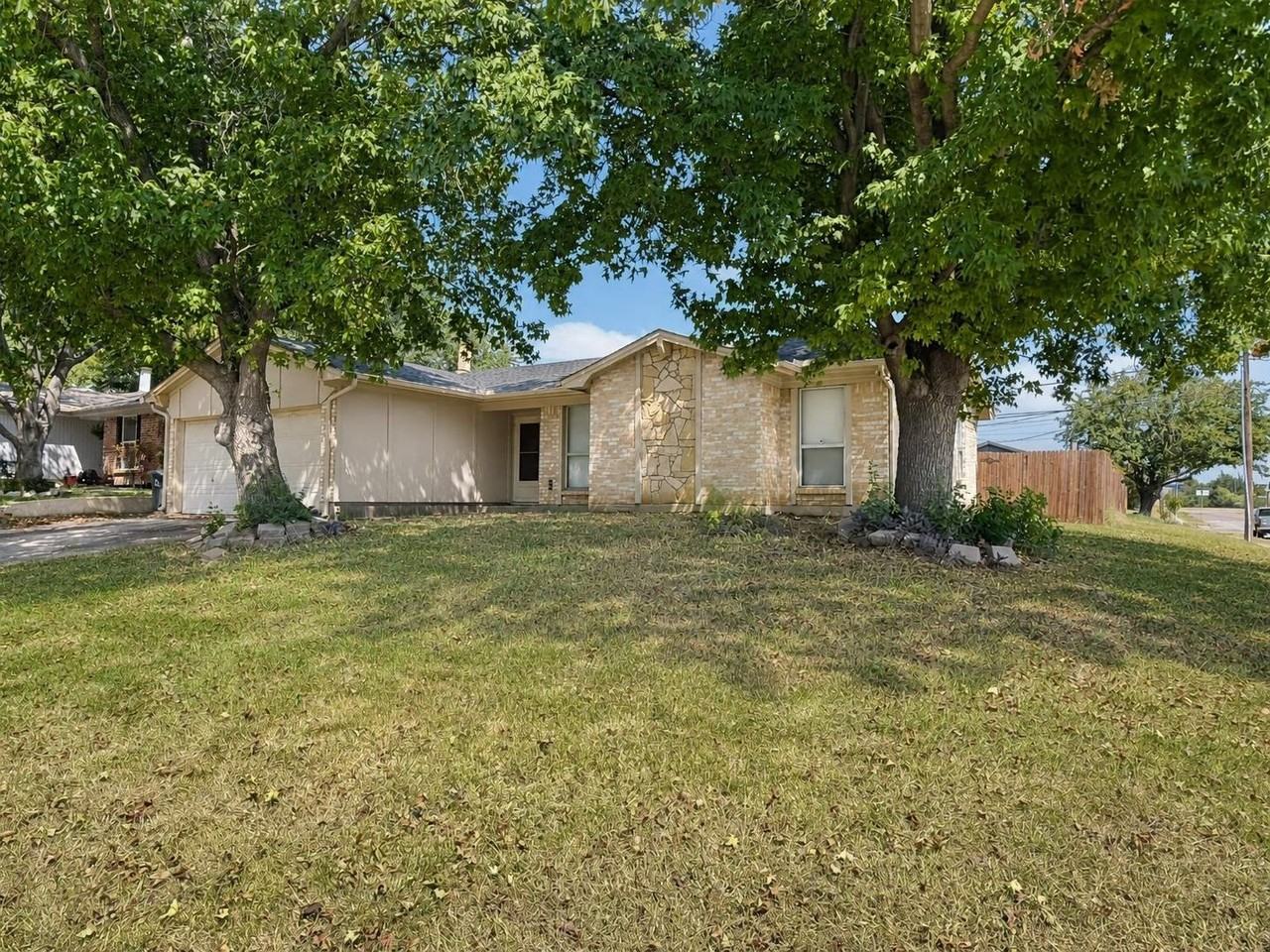 915 Lemontree Dr - Photo 2 of 22
