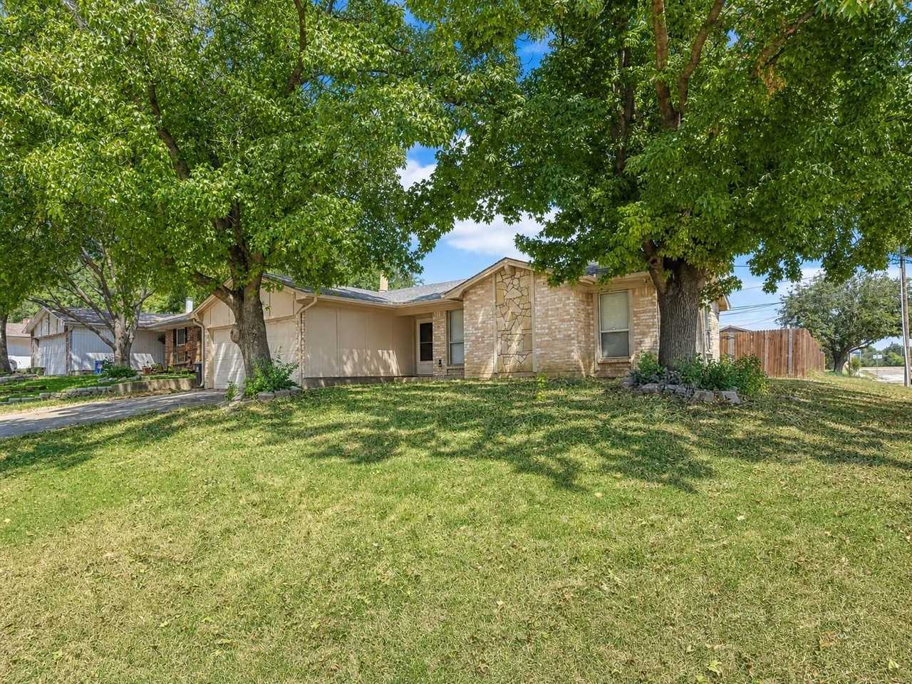 915 Lemontree Dr - Photo 3 of 22