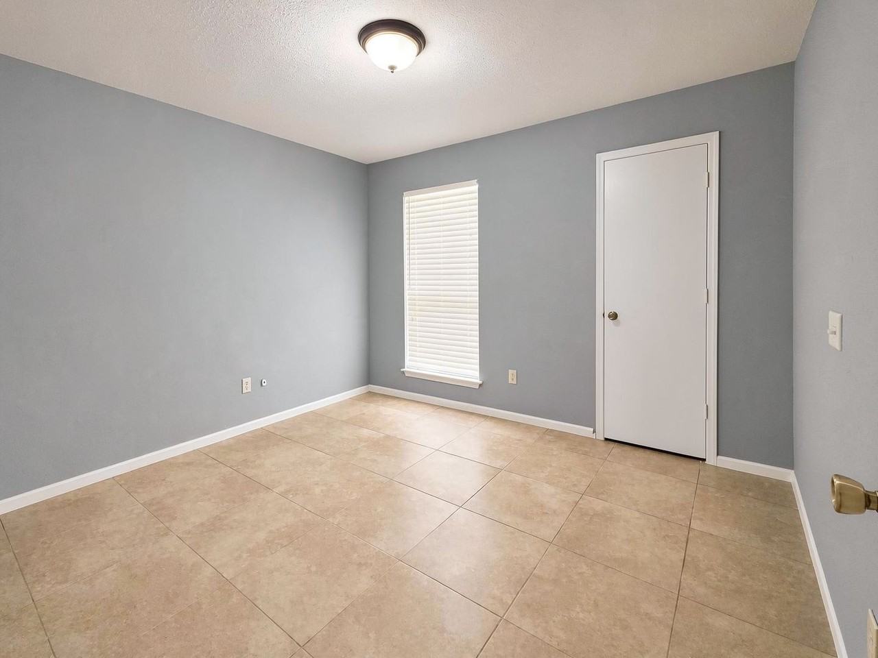915 Lemontree Dr - Photo 6 of 22
