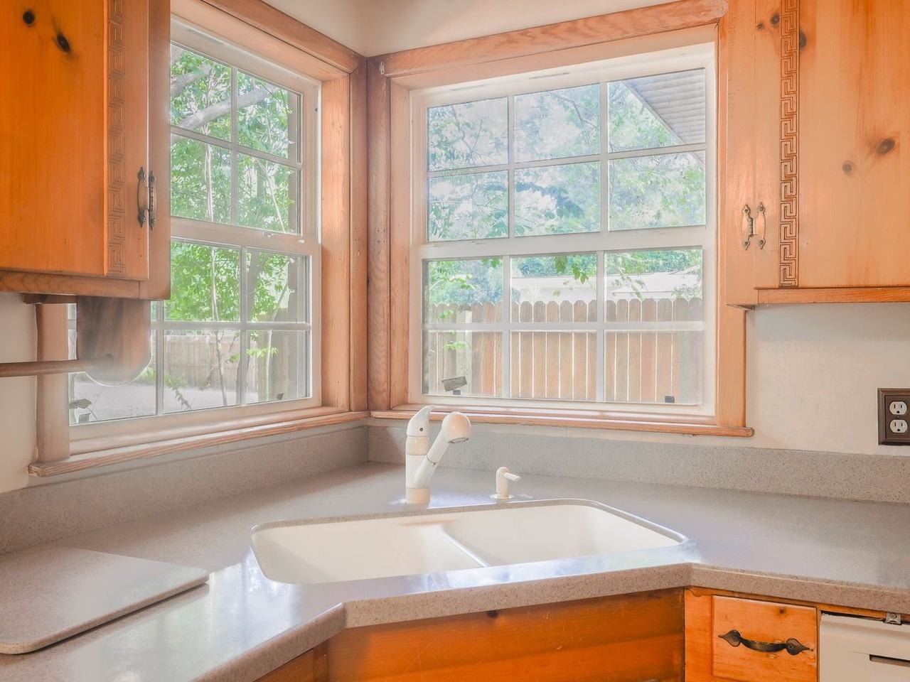 403 Granade St - Photo 6 of 21