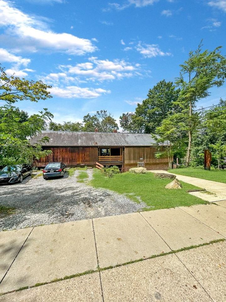1530 Barr Ave - Photo 3 of 33