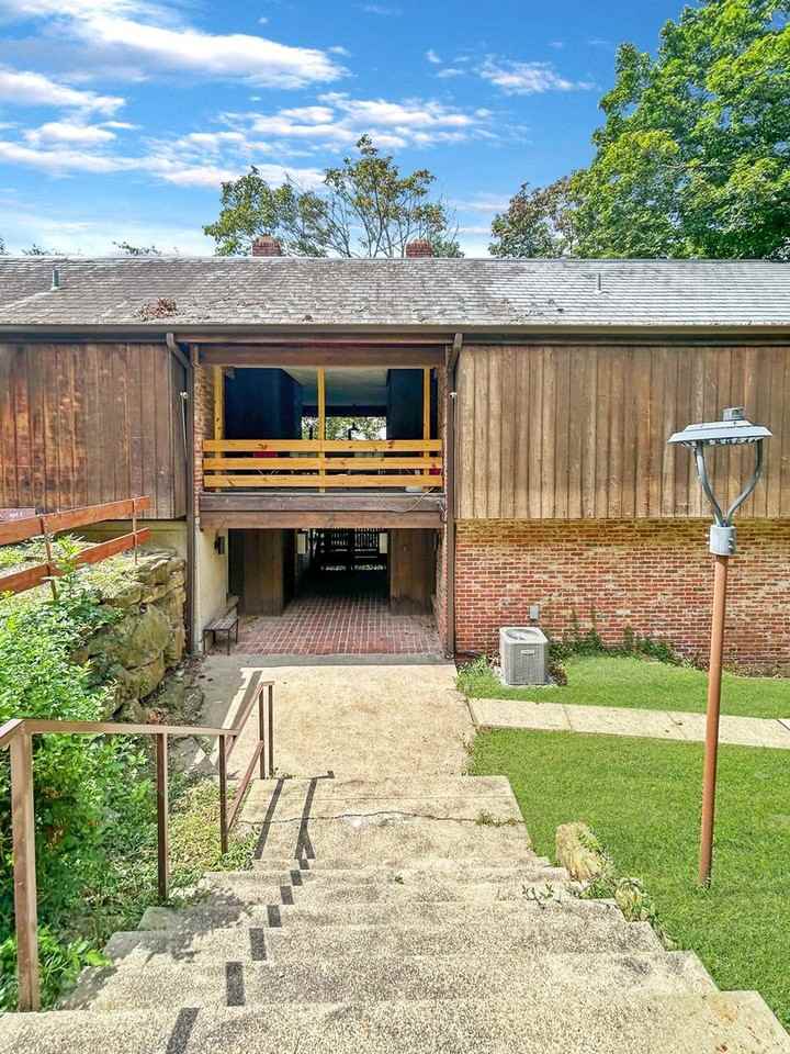 1530 Barr Ave - Photo 6 of 33