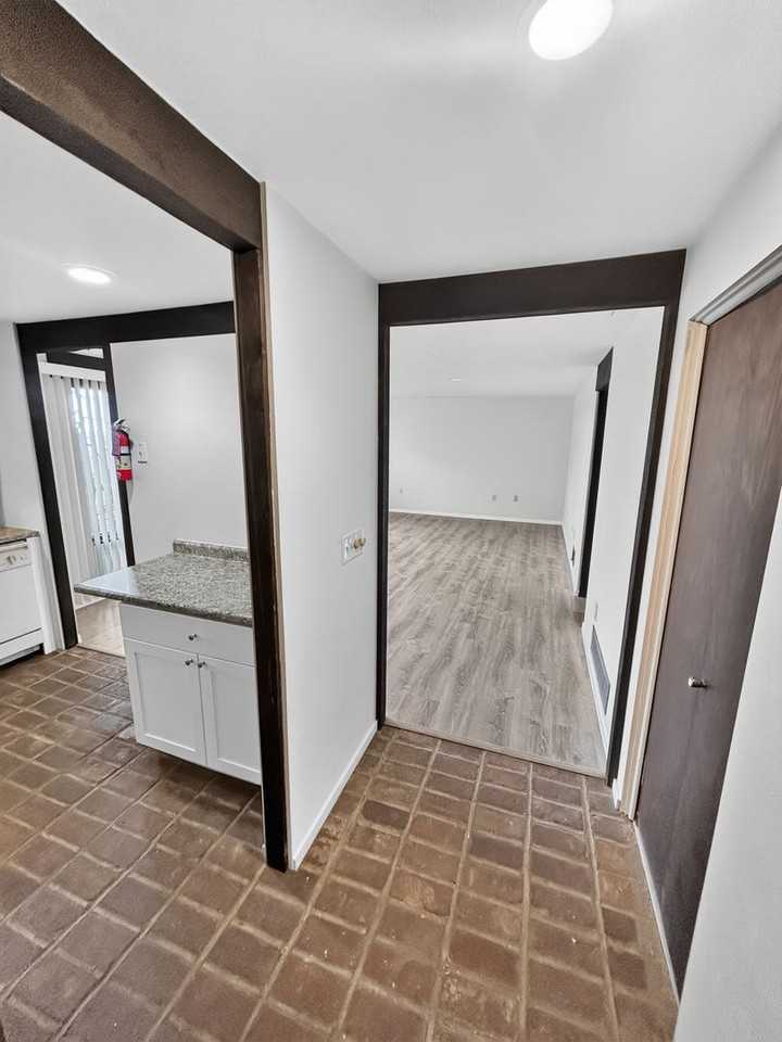 1530 Barr Ave - Photo 6 of 33
