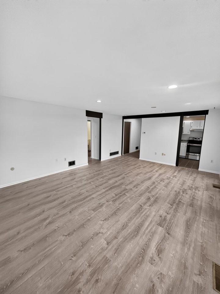 1530 Barr Ave - Photo 5 of 33