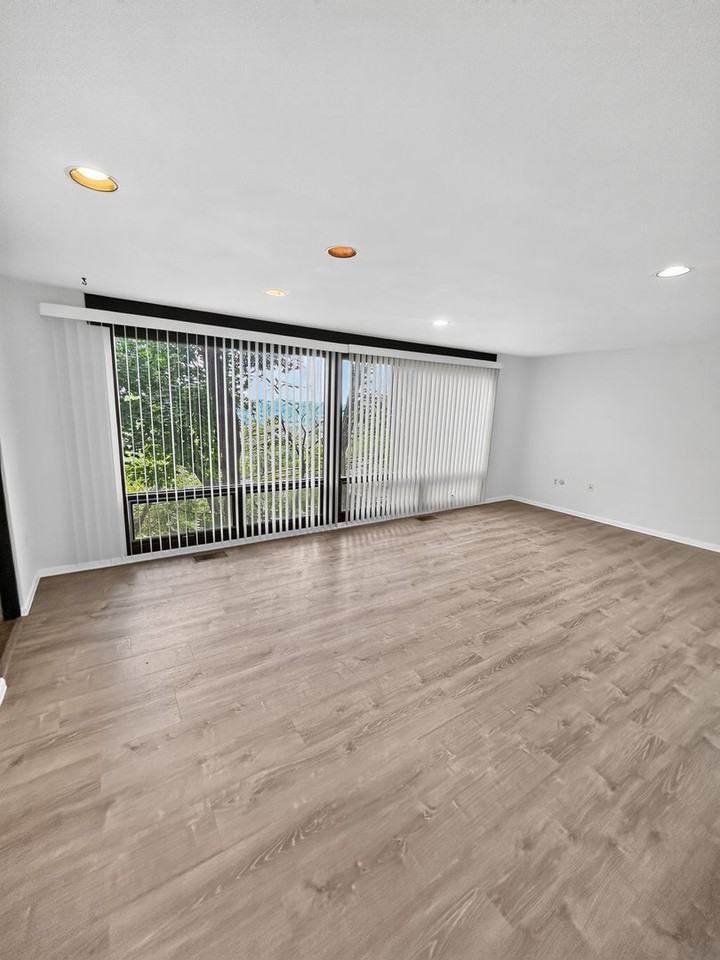 1530 Barr Ave - Photo 2 of 33