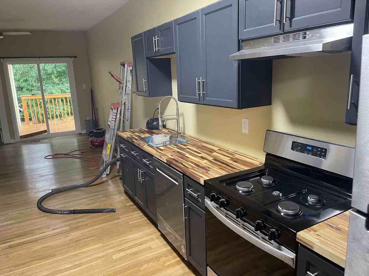 660 Cassanova St Se - Photo 4 of 23