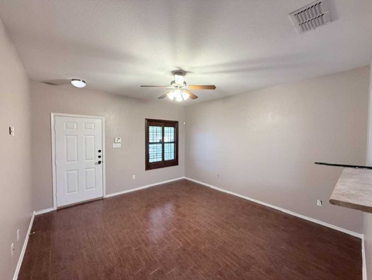 11307 Kirby Dr - Photo 2 of 19