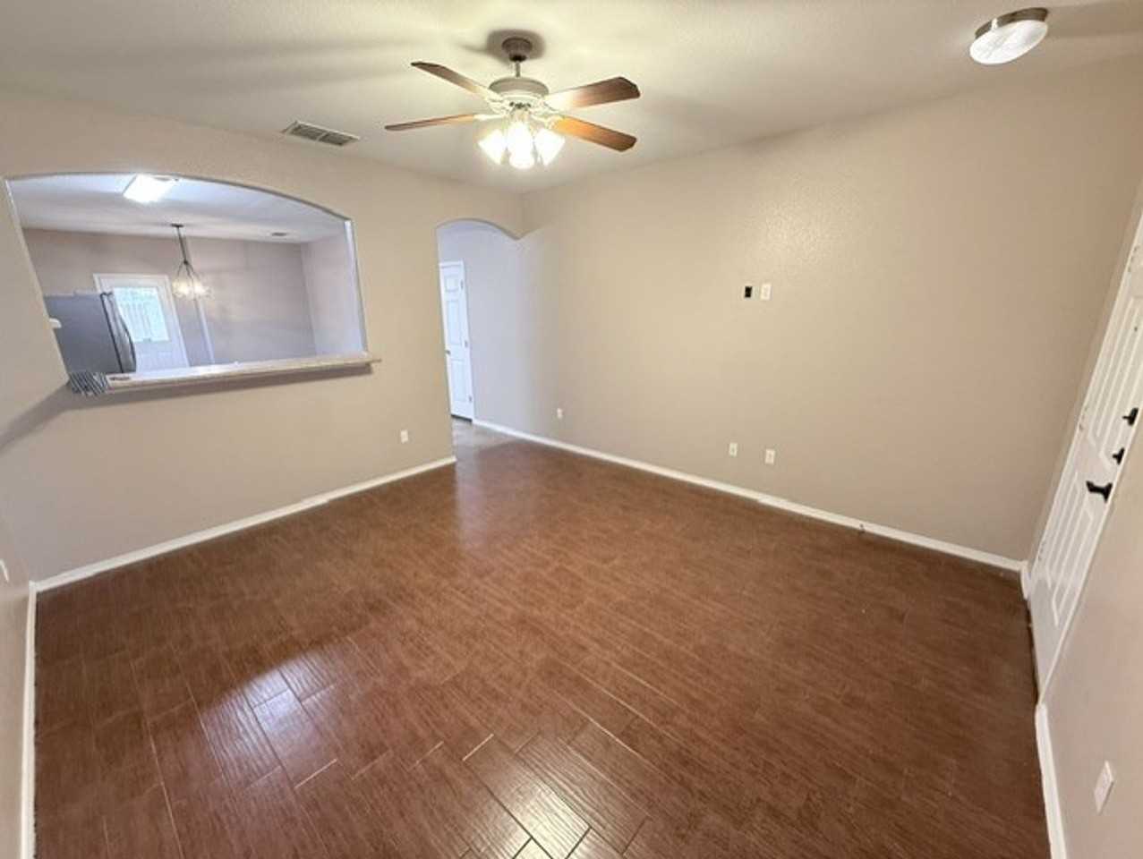 11307 Kirby Dr - Photo 3 of 19
