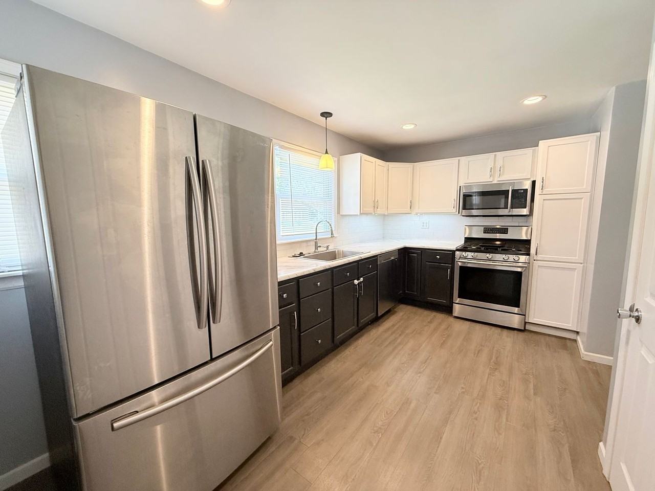 31 University Ct - Photo 3 of 13