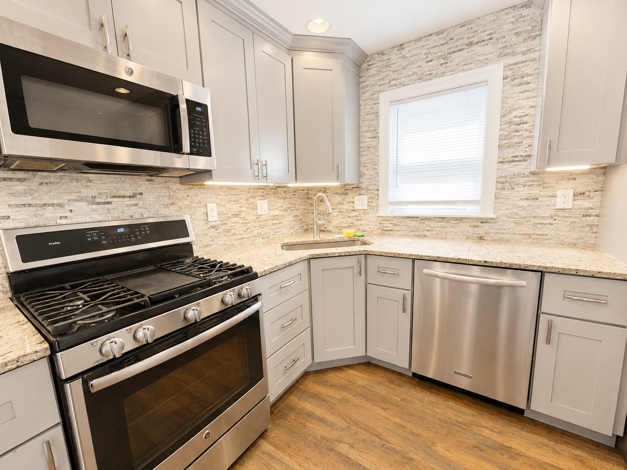707 Steiner St - Photo 4 of 26