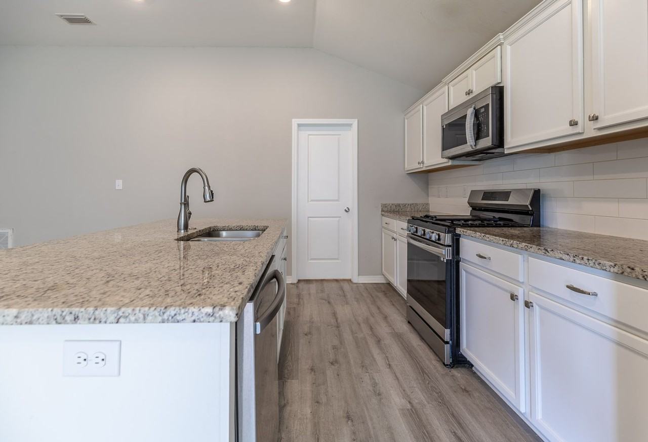 13437 Antler Hill Rd - Photo 3 of 23