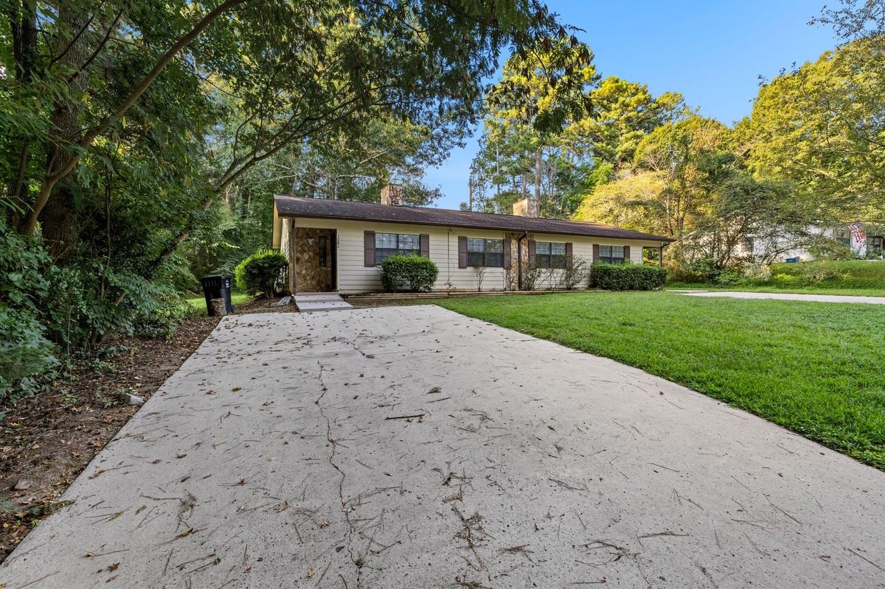 129 Valleywood Rd #A - Photo 2 of 14