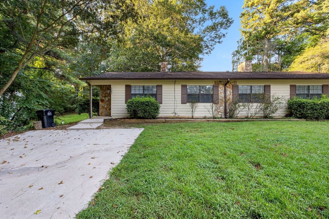 129 Valleywood Rd #A - Photo 3 of 14