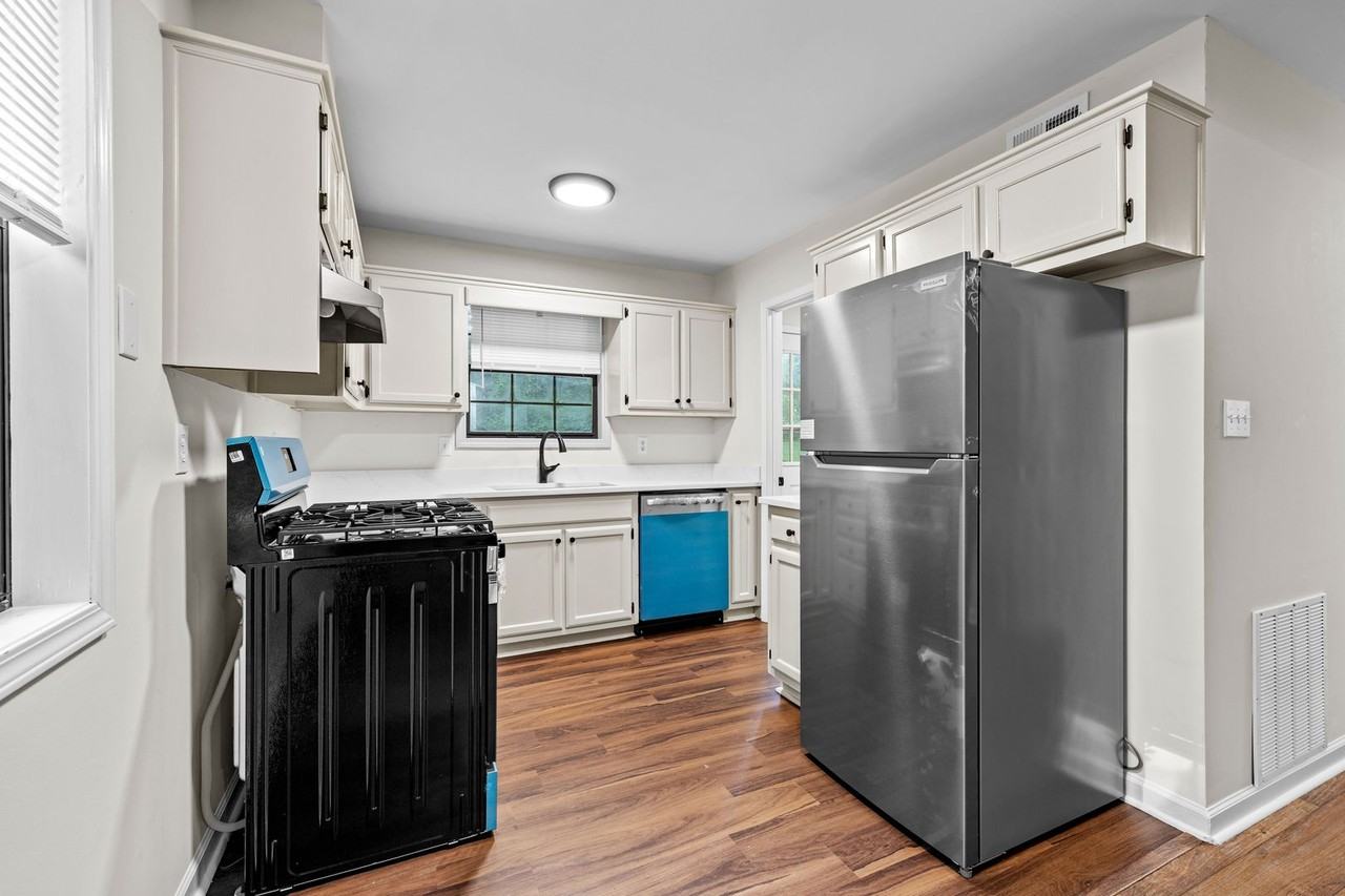 129 Valleywood Rd #A - Photo 7 of 14