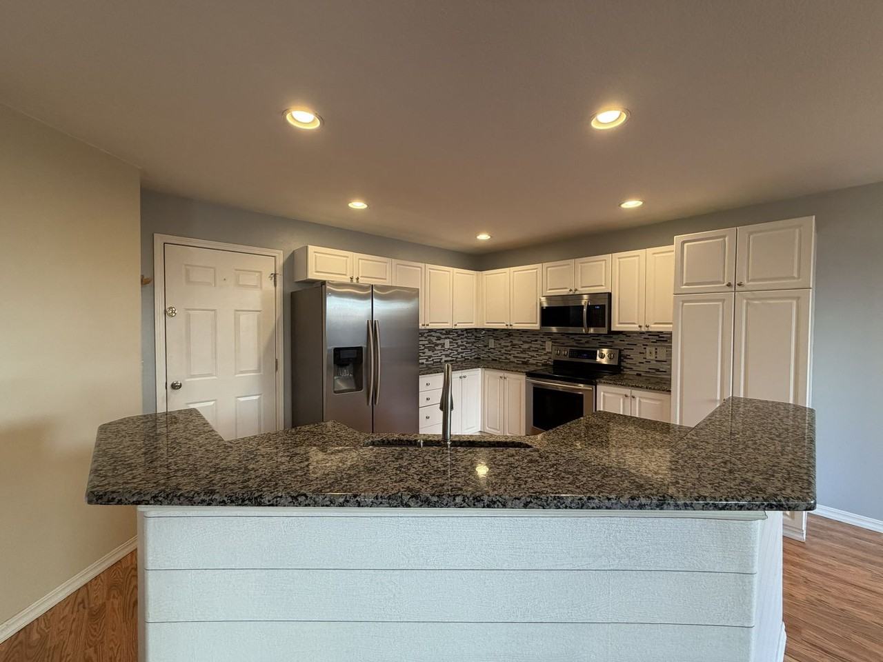 5042 Ne Schoeler Cir - Photo 5 of 45