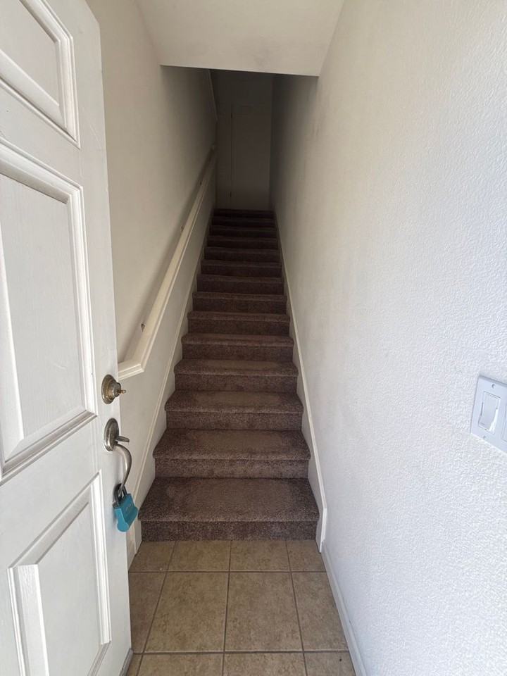2221 Versailles St - Photo 2 of 8