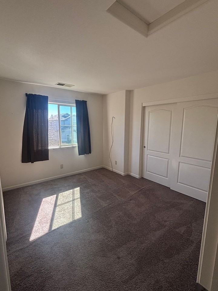 2221 Versailles St - Photo 6 of 8